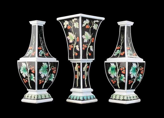 Rare Chinese porcelain garniture of Bottle Vases with black ground from the &#39;Pronk workshop&#39; | MasterArt